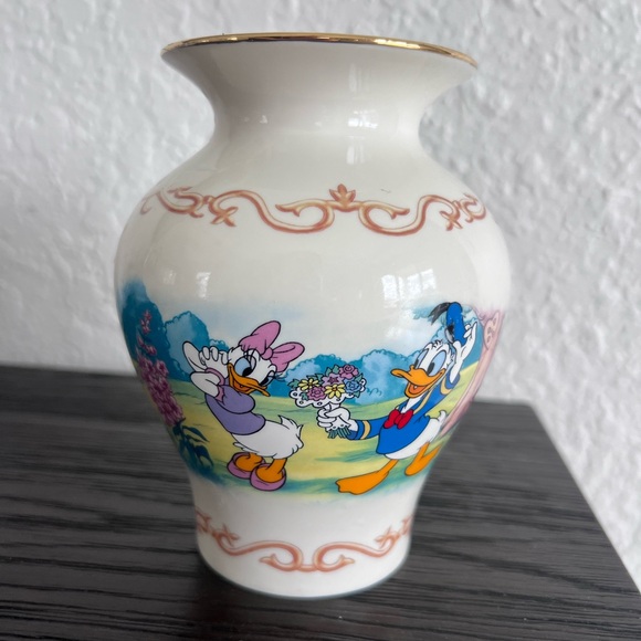 Disney Animated Classics vase by Lenox Mickey, Minnie, Donald and Daisy - Picture 3 of 8